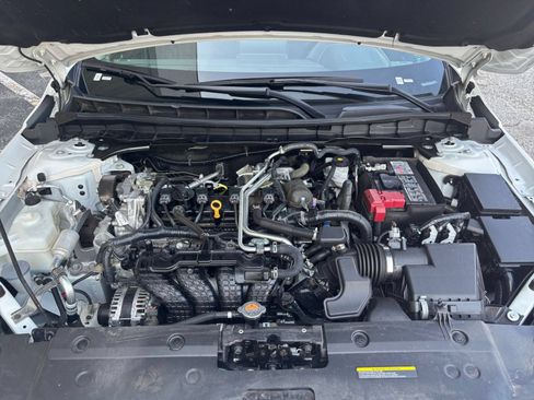 Used 2025 Nissan Altima 2.5 SV FWD image 32