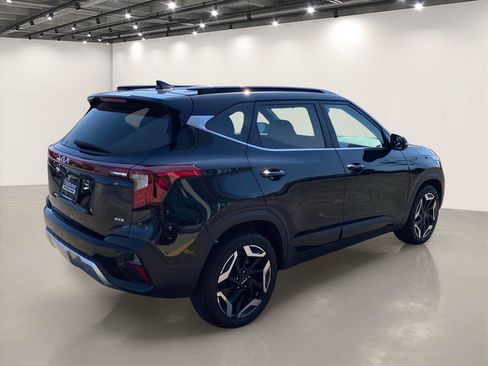 Certified 2024 Kia Seltos SX w/ SX Sunroof Package AWD/4WD image 8
