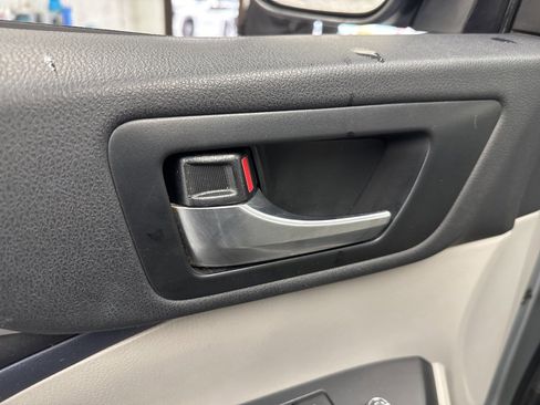 Used 2019 Toyota Highlander XLE image 38