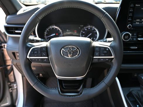 Used 2022 Toyota Highlander XSE AWD/4WD image 23