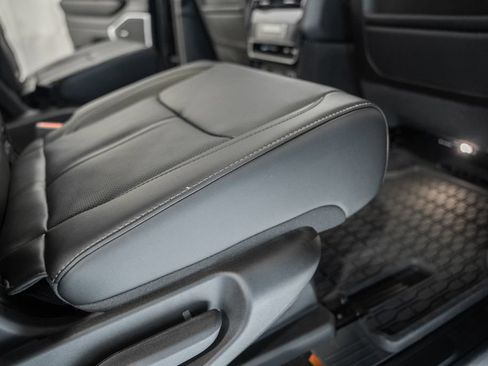New 2026 Jeep Grand Wagoneer 4WD image 32