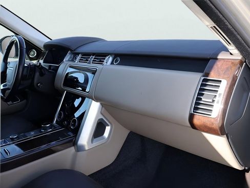 Used 2020 Land Rover Range Rover HSE image 10