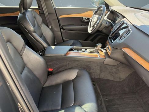 Used 2021 Volvo XC90 T6 Momentum w/ Climate Package image 30