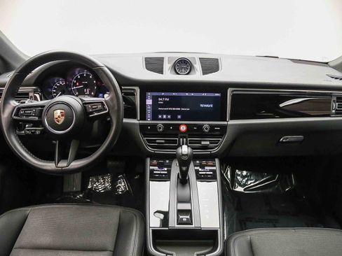 Certified 2023 Porsche Macan AWD/4WD image 16