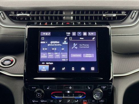 New 2025 Jeep Grand Cherokee L Laredo w/ Luxury Tech Group I image 26