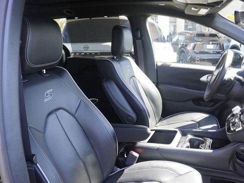 Used 2024 Chrysler Pacifica Limited w/ Uconnect Theater Family Group AWD/4WD image 20