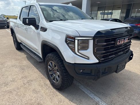 Used 2025 GMC Sierra 1500 AT4X image 9