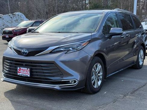 Certified 2024 Toyota Sienna Platinum image 1
