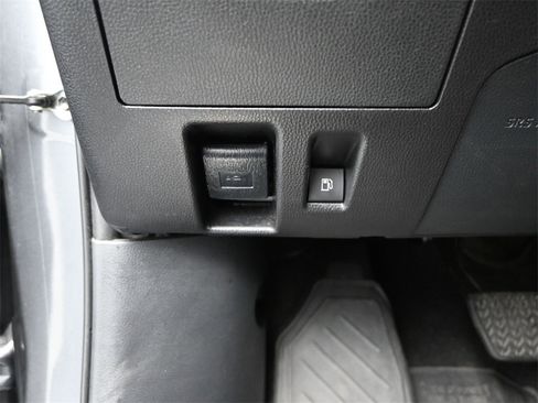 Used 2023 Toyota Highlander L image 36