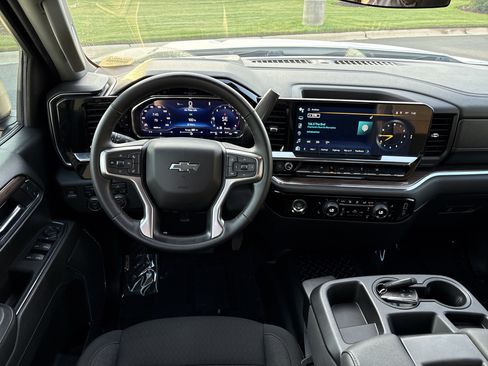 Used 2024 Chevrolet Silverado 1500 RST AWD/4WD image 19