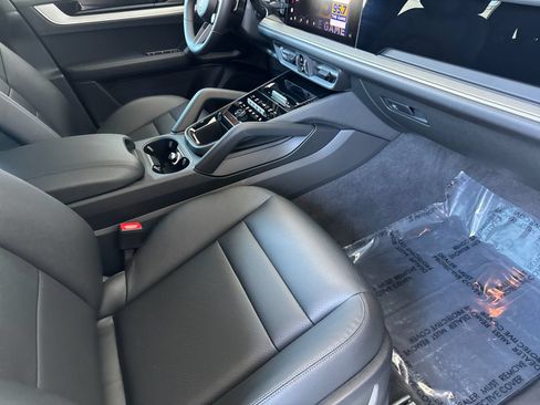 Certified 2026 Porsche Cayenne AWD/4WD image 18