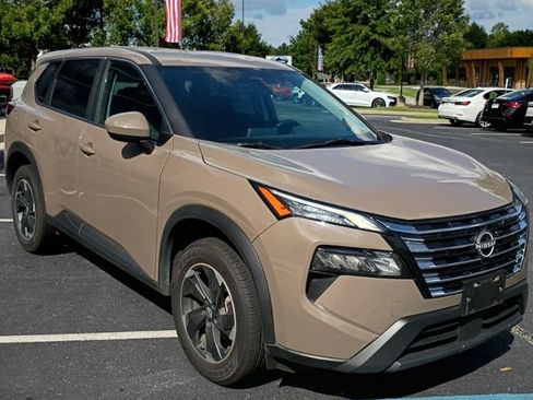 Used 2025 Nissan Rogue SV AWD/4WD image 8