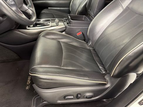 Used 2019 INFINITI QX60 Luxe w/ Essential Package FWD image 10