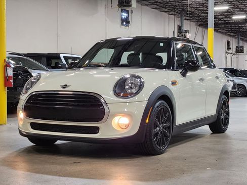 Used 2019 MINI Cooper 4-Door Hardtop image 5