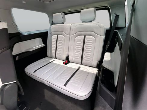 Used 2025 Rivian R1S Adventure AWD/4WD image 33