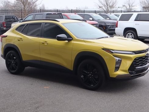 Certified 2024 Chevrolet Trax ACTIV w/ Sunroof Package image 2