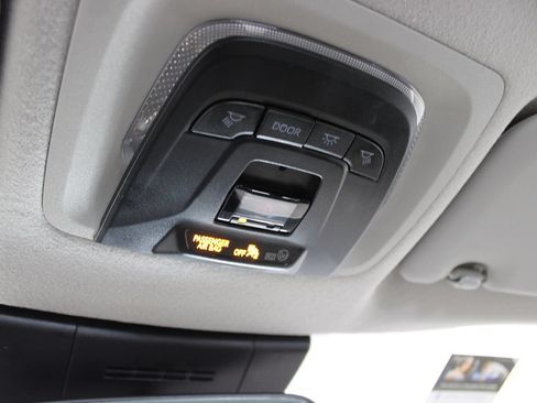 Used 2025 Toyota Corolla Cross L FWD image 23