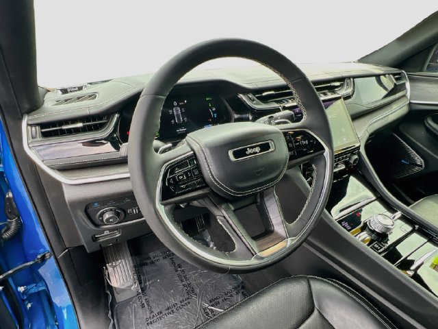 Used 2022 Jeep Grand Cherokee Overland AWD/4WD image 8