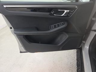 Used 2024 Porsche Macan AWD/4WD image 3