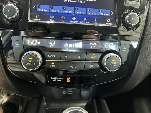Used 2020 Nissan Rogue Sport SV FWD image 26