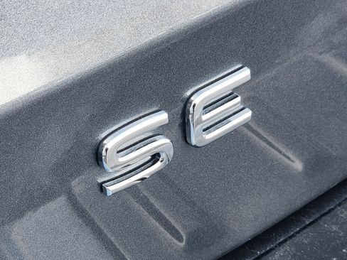 Certified 2025 Volkswagen Taos SE image 22