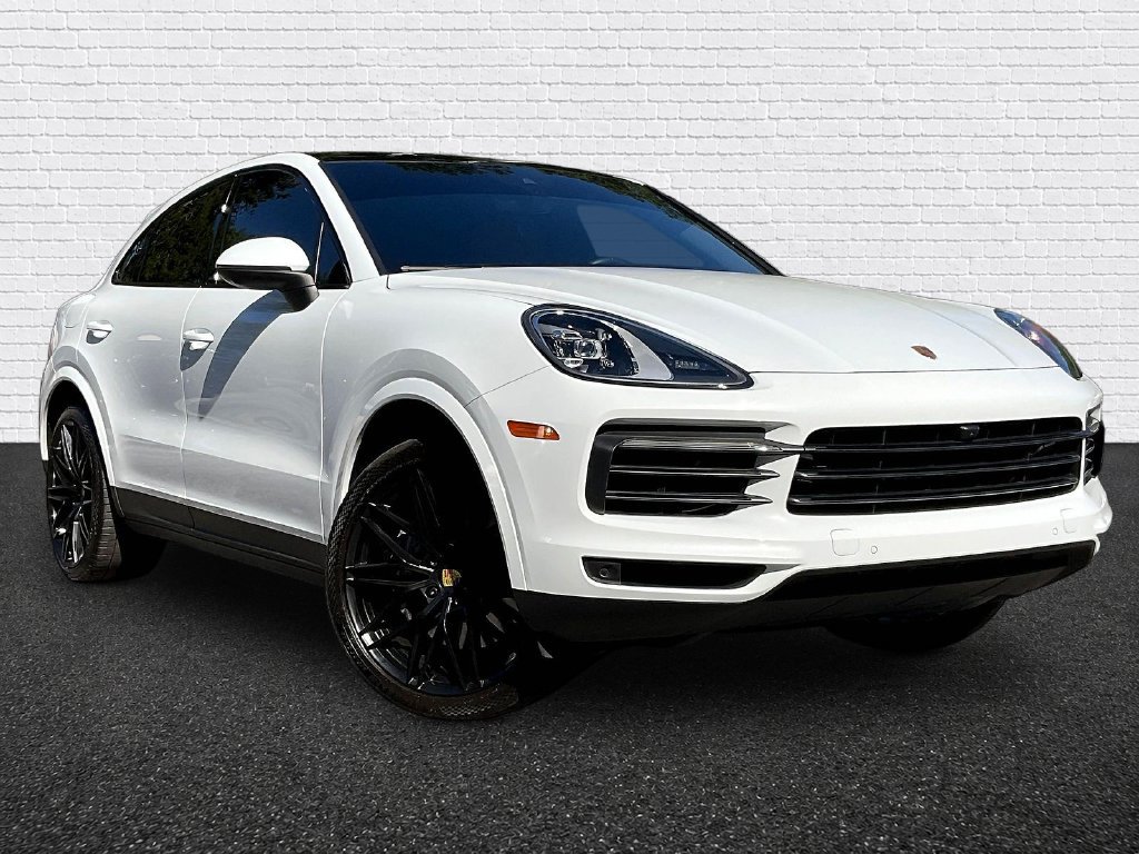 Used 2022 Porsche Cayenne Coupe w/ Premium Package AWD/4WD image 3