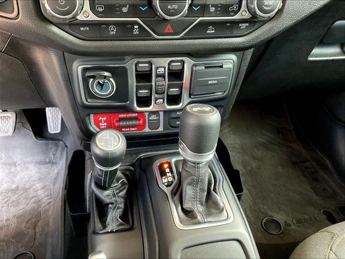 Used 2024 Jeep Wrangler Unlimited Sport AWD/4WD image 15