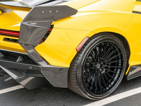 Used 2024 Lamborghini Revuelto AWD/4WD image 16