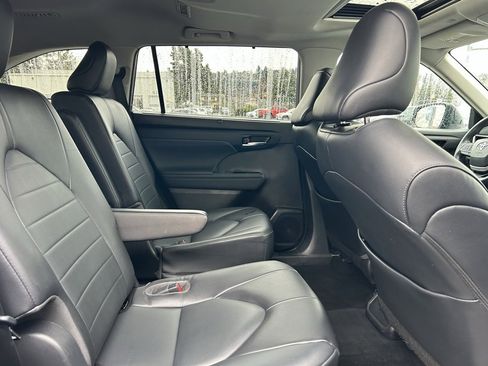 Certified 2022 Toyota Highlander XLE image 15