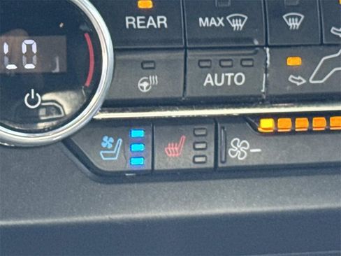 Used 2021 Ford Expedition Limited image 15