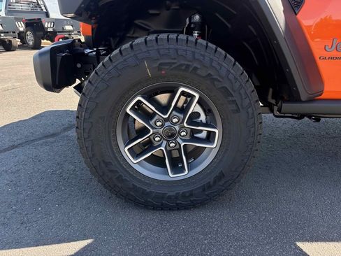 New 2025 Jeep Gladiator Mojave w/ Convenience Group image 32
