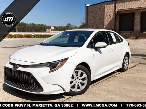 Used 2022 Toyota Corolla LE image 1