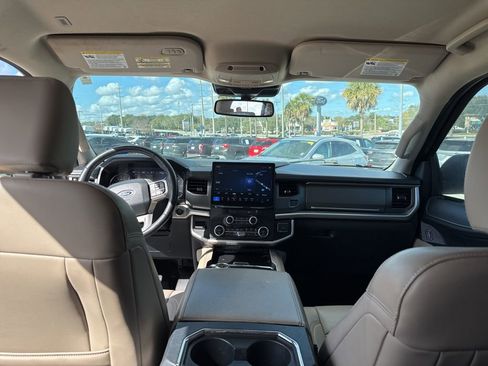 Used 2022 Ford Expedition Max XLT image 9