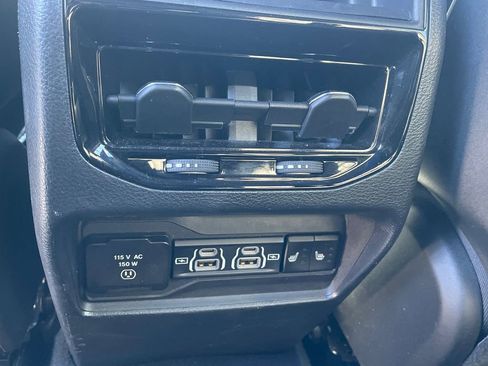 Used 2024 Jeep Grand Cherokee Limited image 23