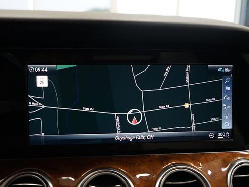Used 2019 Mercedes-Benz E 300 4MATIC image 8
