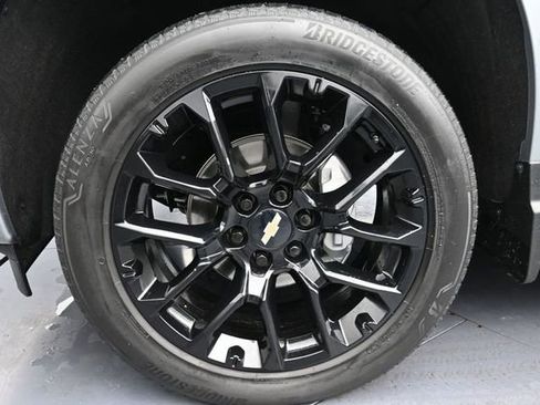 Used 2025 Chevrolet Silverado 1500 High Country AWD/4WD image 26
