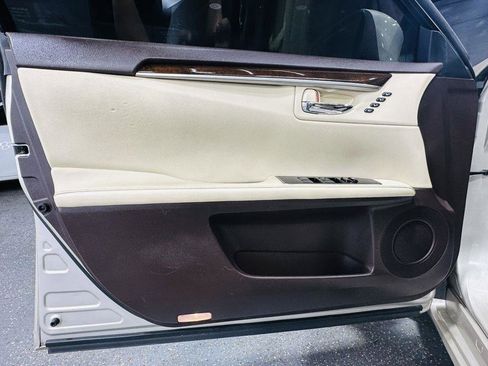 Used 2018 Lexus ES 350 w/ Luxury Package w/Wood Trim FWD image 12