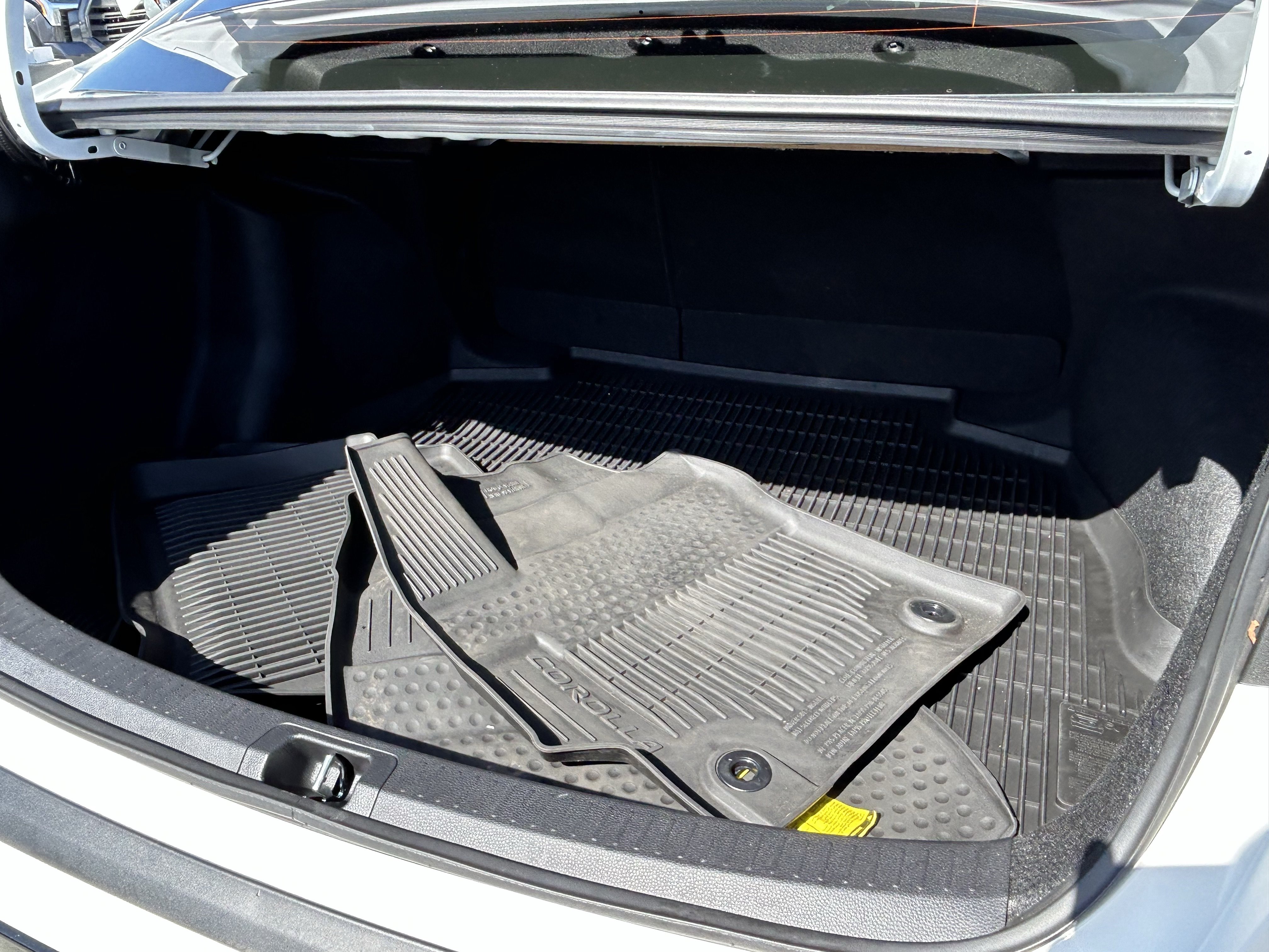 Certified 2026 Toyota Corolla SE w/ SE Package FWD image 13