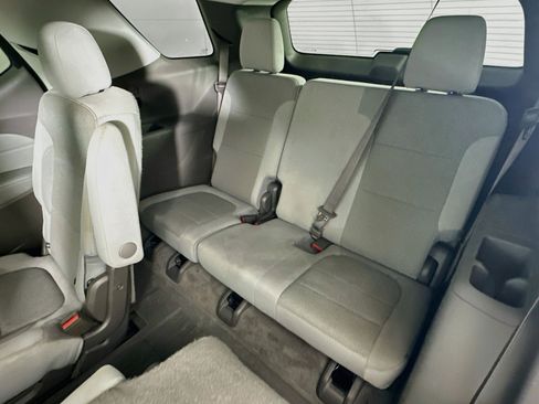 Used 2020 Chevrolet Traverse LT FWD image 28