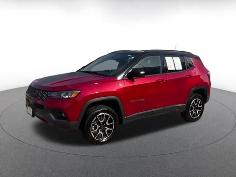 Used 2025 Jeep Compass Trailhawk AWD/4WD image 4