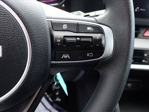 Used 2025 Kia Sportage LX FWD image 14