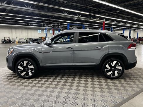 Used 2024 Volkswagen Atlas Cross Sport SE image 29