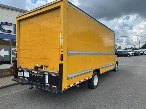 Used 2017 GMC Savana 3500 Extended RWD image 5