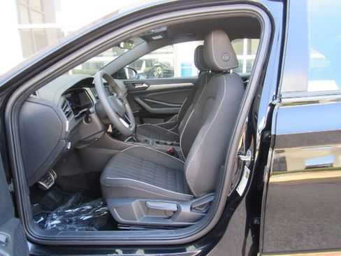 Used 2023 Volkswagen Jetta Sport image 12