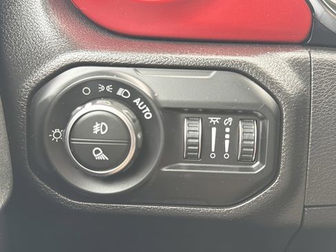 Used 2022 Jeep Gladiator Rubicon w/ Cold Weather Group image 25