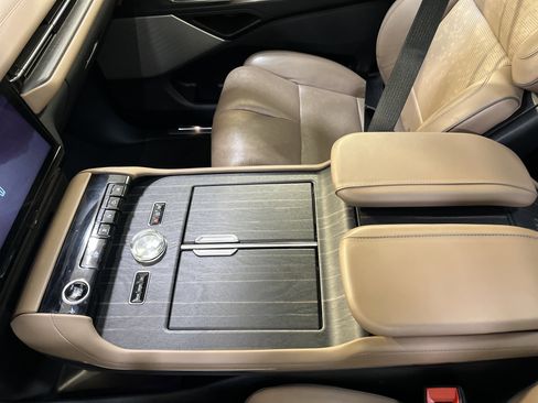 Used 2025 Lincoln Navigator Black Label image 11