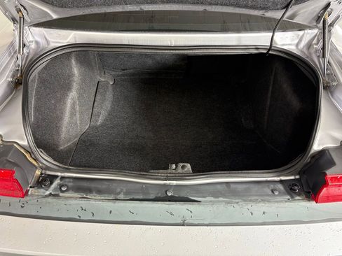 Used 2014 Dodge Challenger SXT image 16