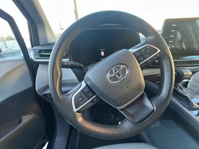Used 2021 Toyota Sienna LE w/ LE Plus Package FWD image 13