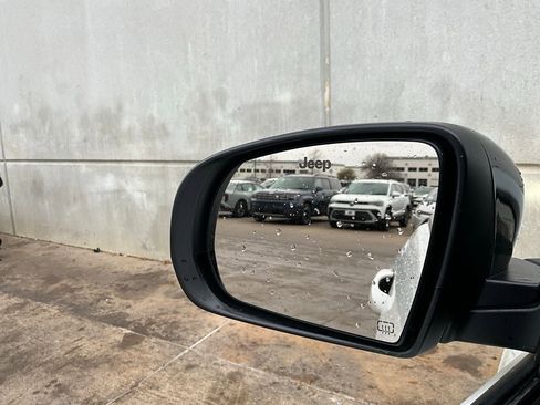 Used 2025 Jeep Compass Latitude image 18