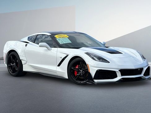 Used 2017 Chevrolet Corvette Stingray image 2